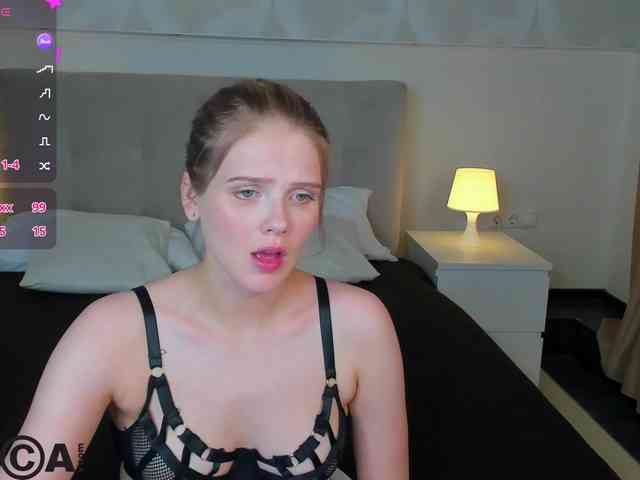 Alisa-Allison webcam
