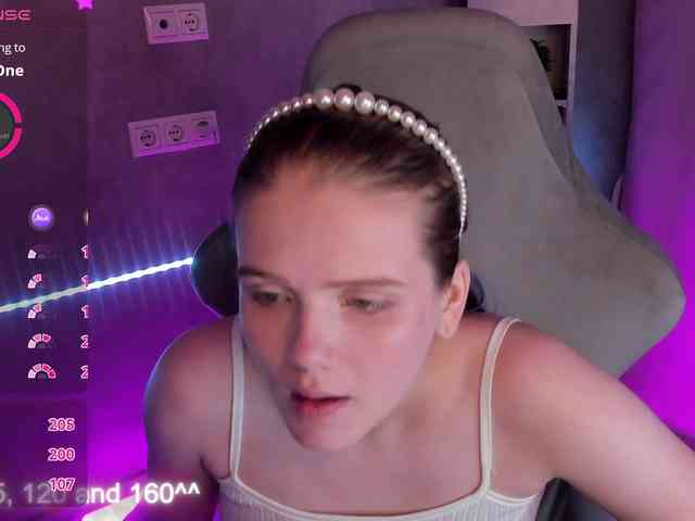 Alisa-Allison webcam