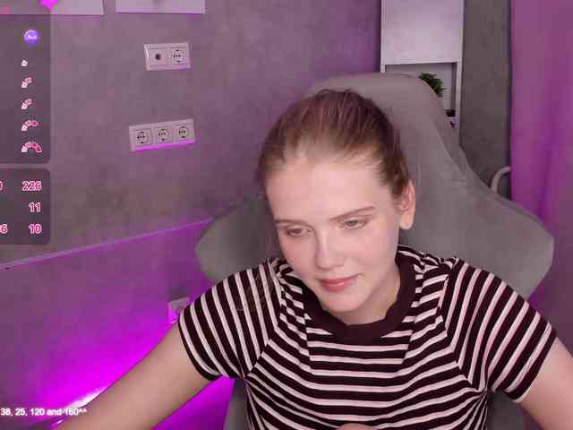 Alisa-Allison webcam
