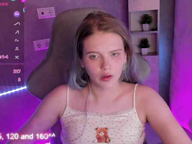Alisa-Allison webcam