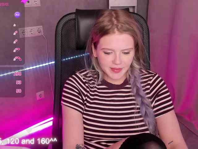 Alisa-Allison webcam
