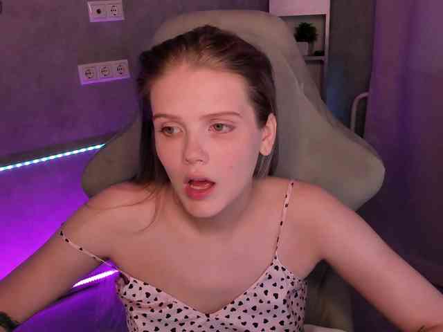 Alisa-Allison webcam