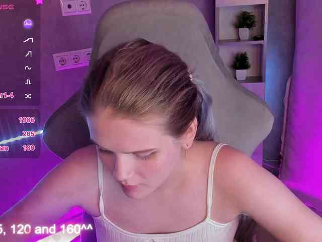 Alisa-Allison webcam