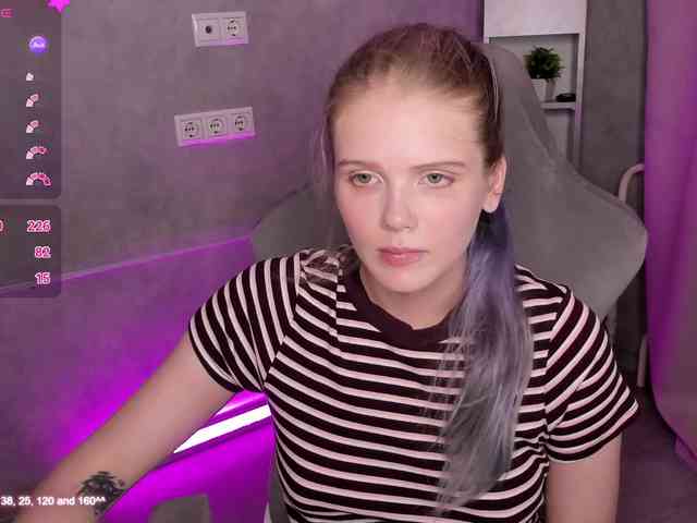 Alisa-Allison webcam