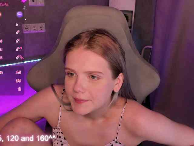 alisa-allison's live room