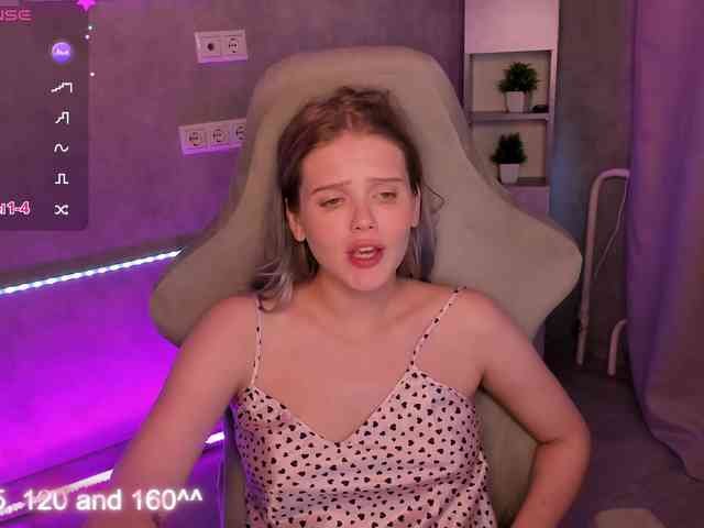 Alisa-Allison webcam