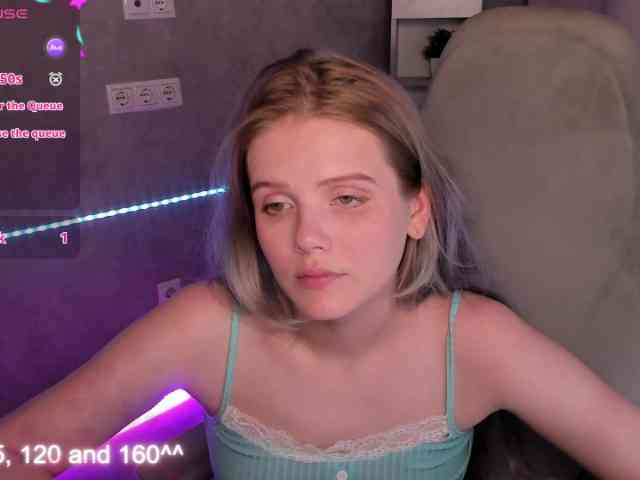 Alisa-Allison webcam