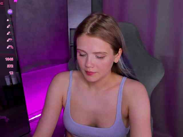 Alisa-Allison webcam