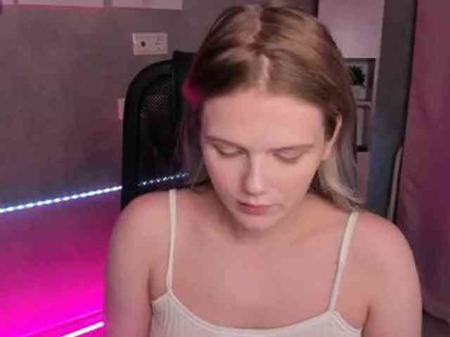 Alisa-Allison webcam