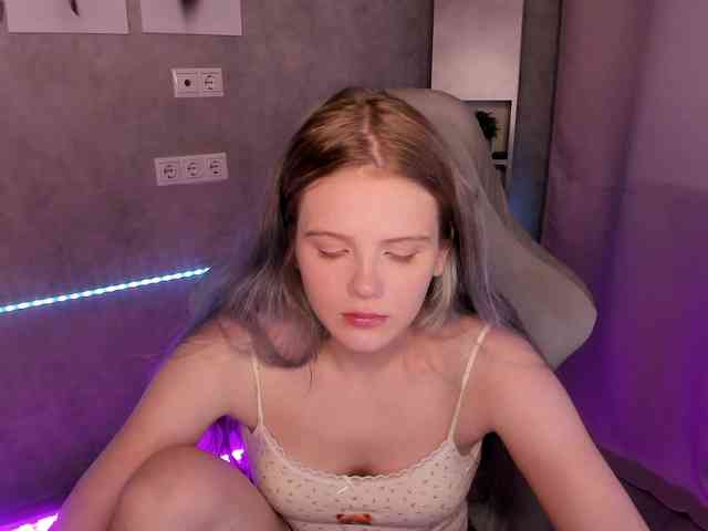 Alisa-Allison webcam
