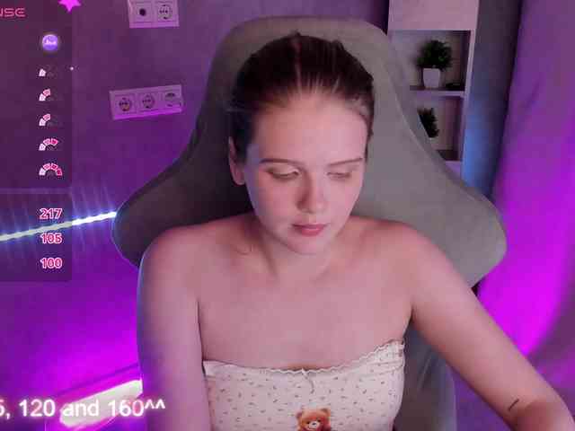 Alisa-Allison webcam