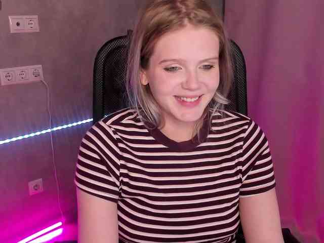 Alisa-Allison webcam