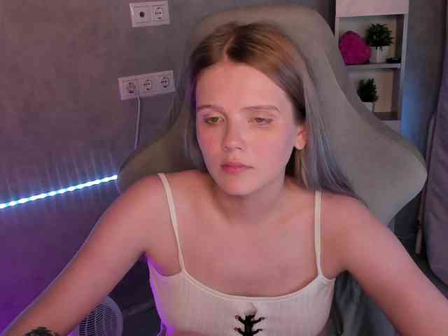 Alisa-Allison webcam