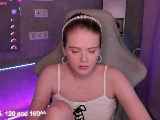 Alisa-Allison webcam
