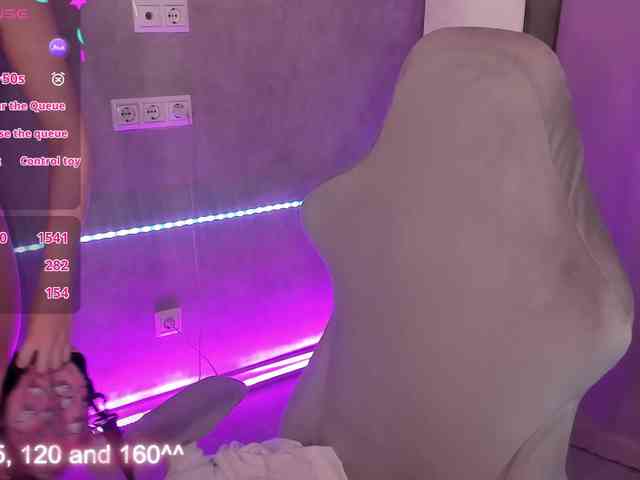 Alisa-Allison webcam