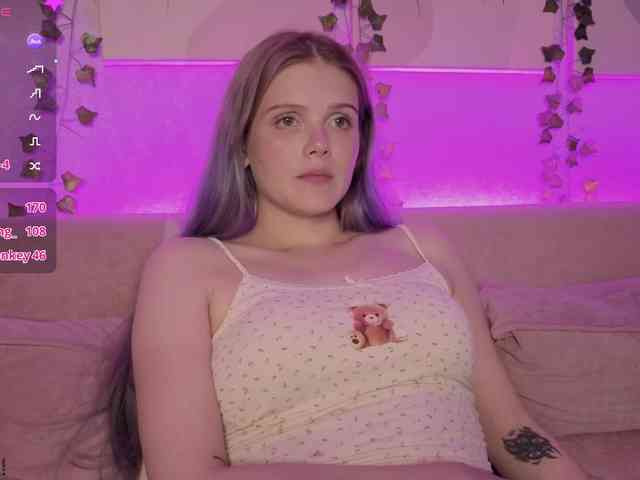 Alisa-Allison webcam