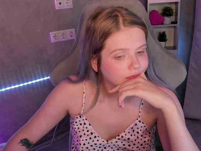 Alisa-Allison webcam