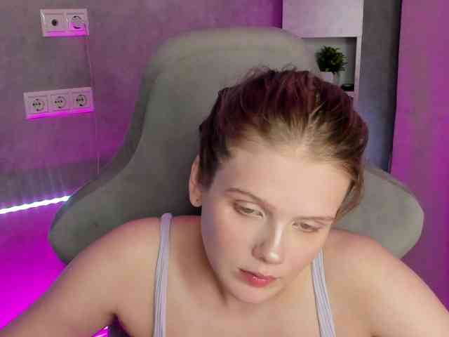 Alisa-Allison webcam