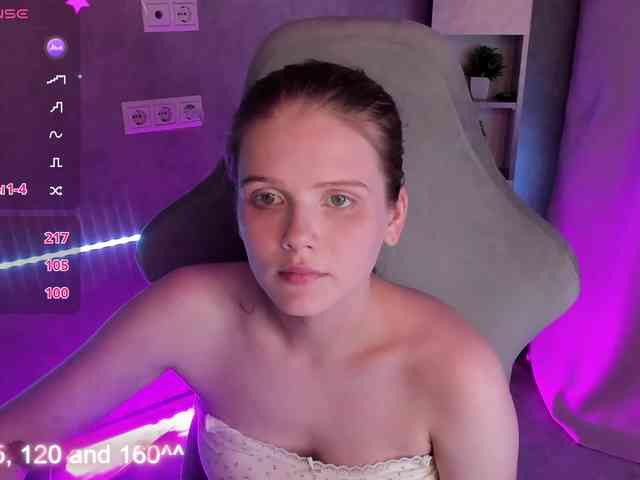 Alisa-Allison webcam