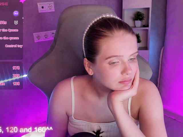 Alisa-Allison webcam
