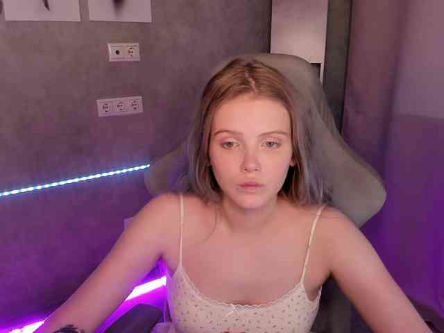Alisa-Allison webcam