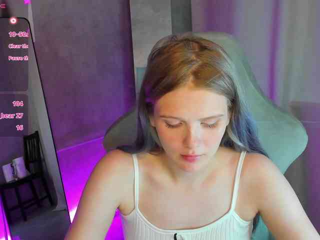 Alisa-Allison webcam