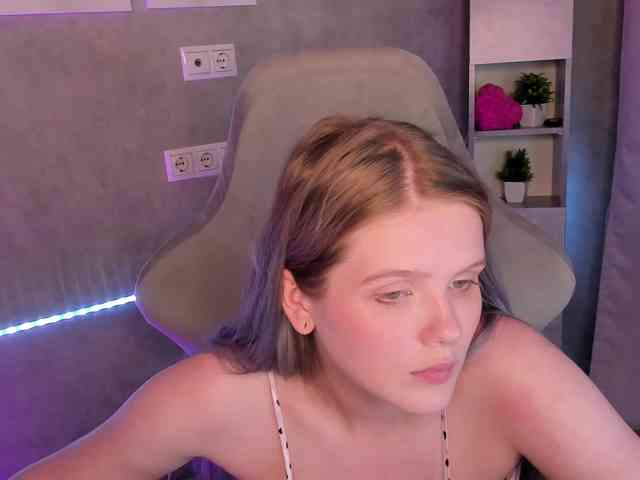 Alisa-Allison webcam