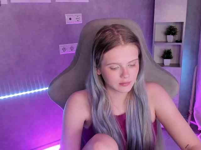 Alisa-Allison webcam