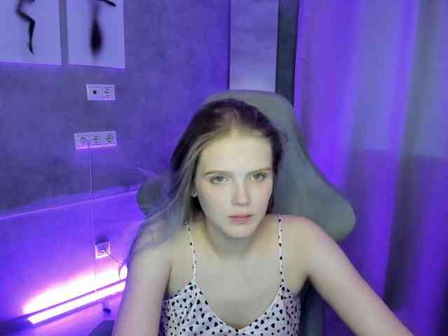 Alisa-Allison webcam