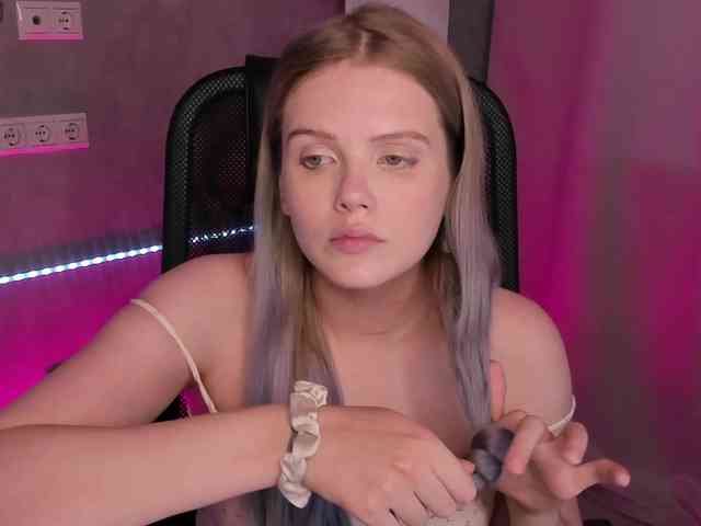 Alisa-Allison webcam