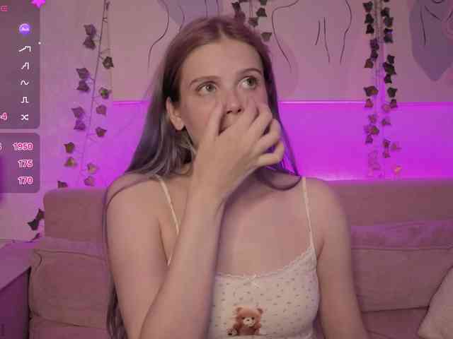 Alisa-Allison webcam