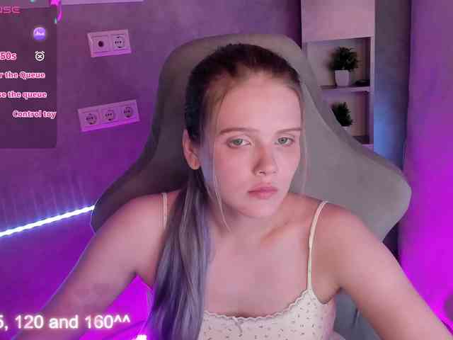 Alisa-Allison webcam