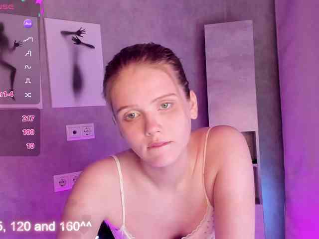 Alisa-Allison webcam