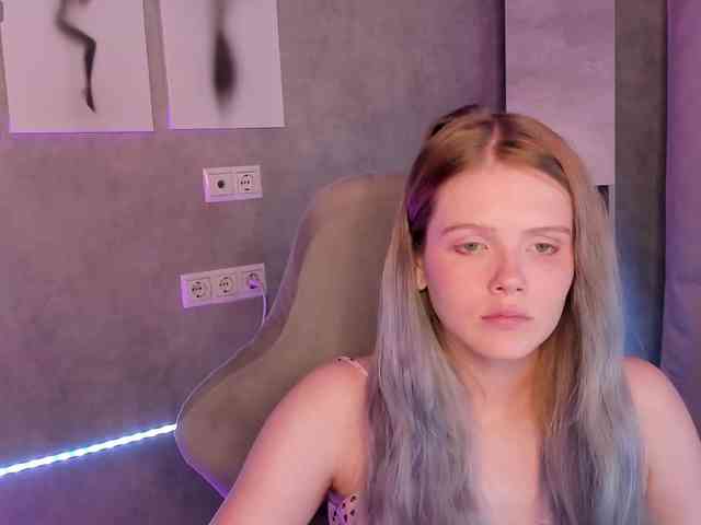 Alisa-Allison webcam