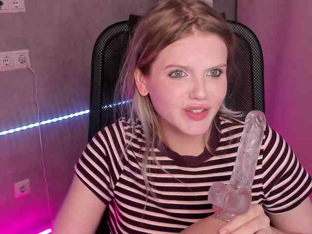 Alisa-Allison webcam