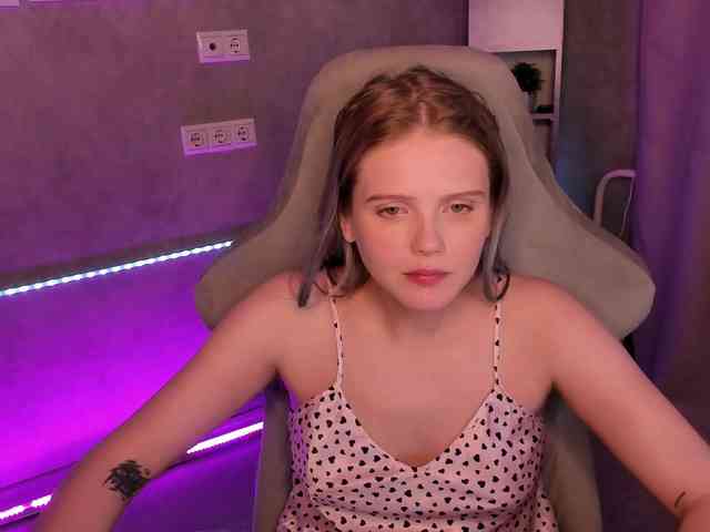 Alisa-Allison webcam