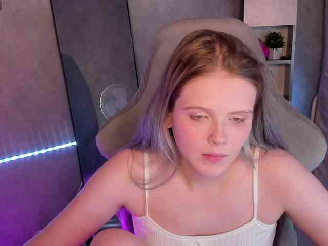 Alisa-Allison webcam