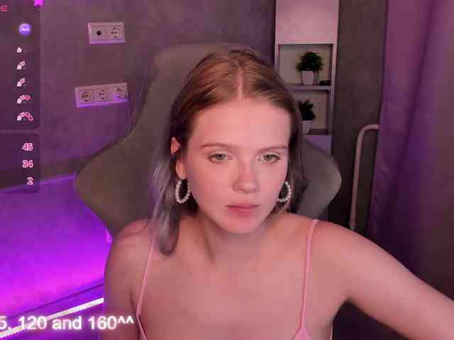 Alisa-Allison webcam