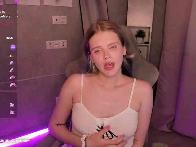 Alisa-Allison webcam
