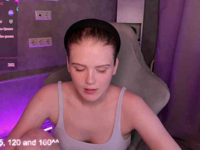 Alisa-Allison webcam