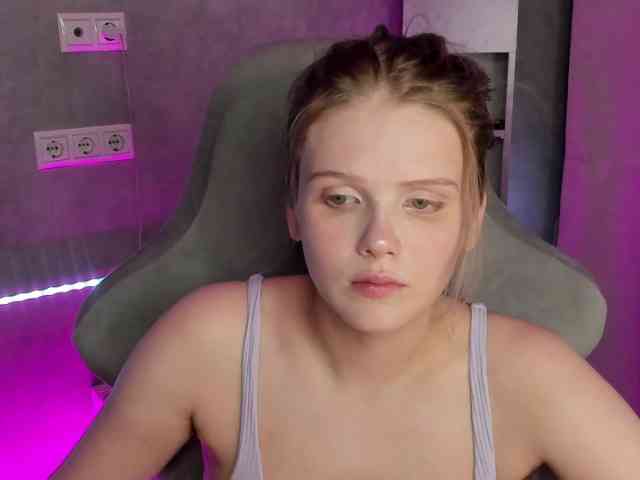 Alisa-Allison webcam