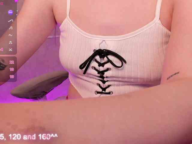 Alisa-Allison webcam