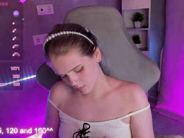 Alisa-Allison webcam