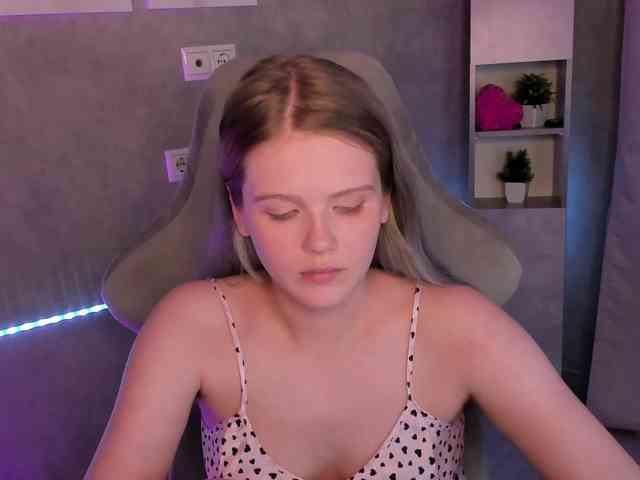 Alisa-Allison webcam