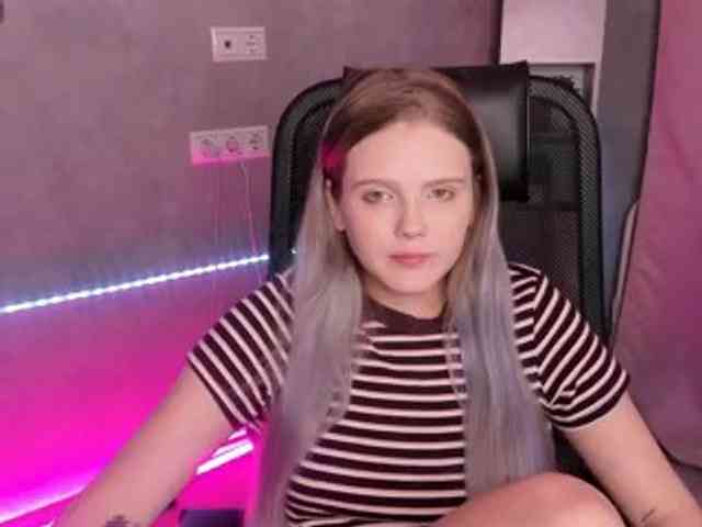 Alisa-Allison webcam