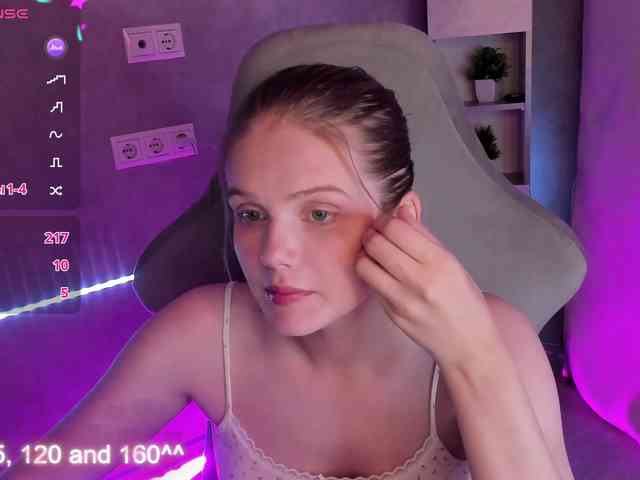 Alisa-Allison webcam