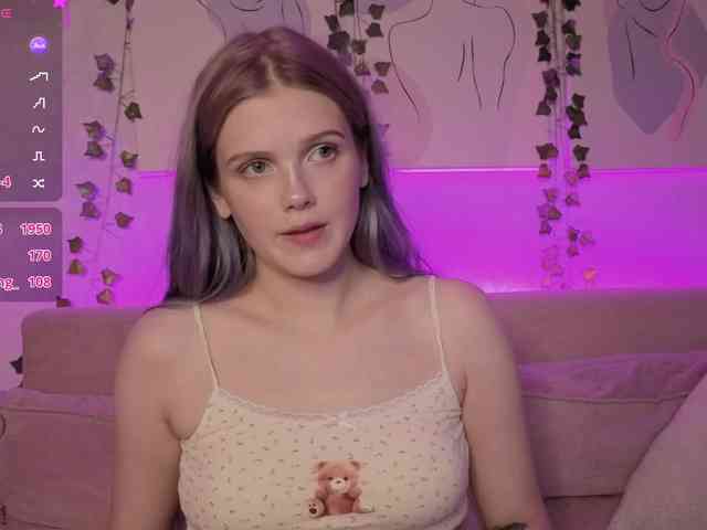 Alisa-Allison webcam