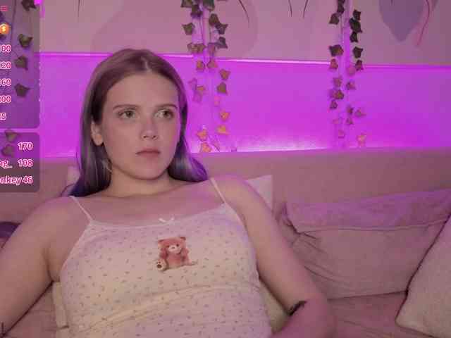 Alisa-Allison webcam