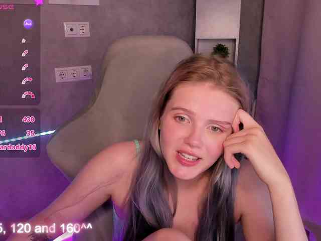 Alisa-Allison webcam