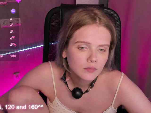 Alisa-Allison webcam